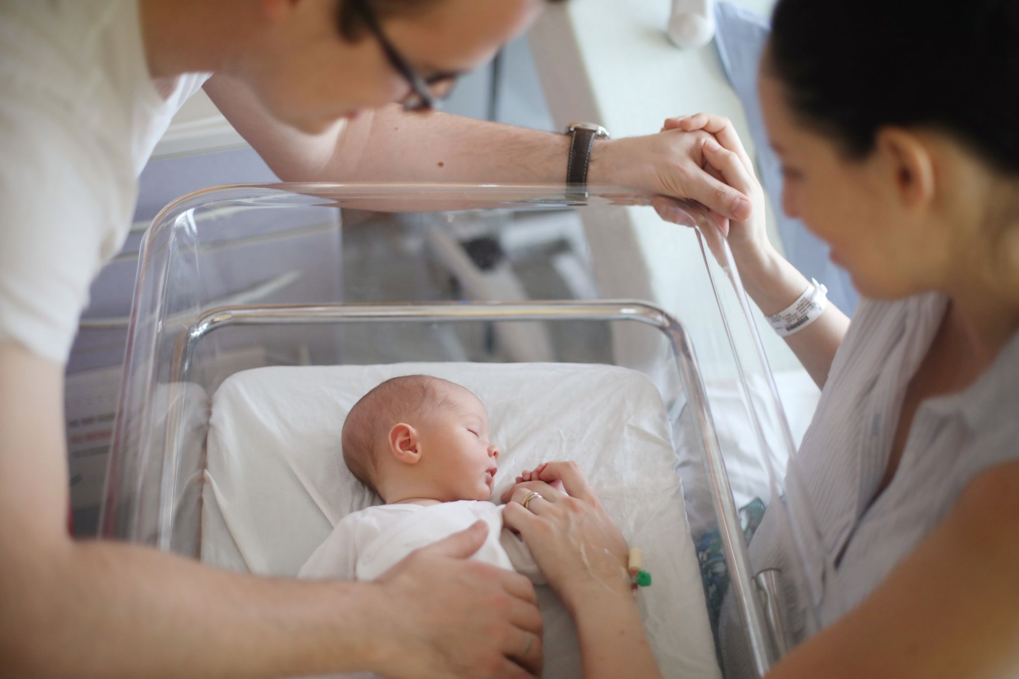 A new born and their parents, representing families dealing with neonatal opioid withdrawal