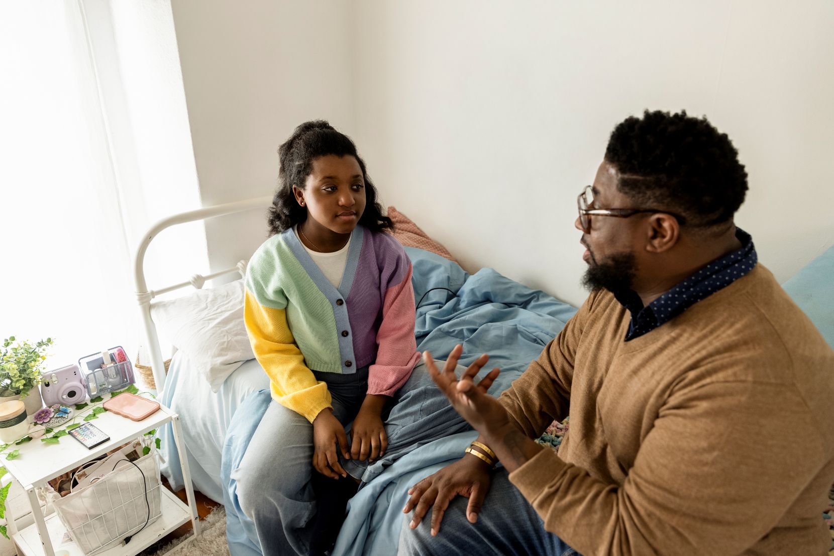 A man talks to his tween daughter, representing what to say to your tween