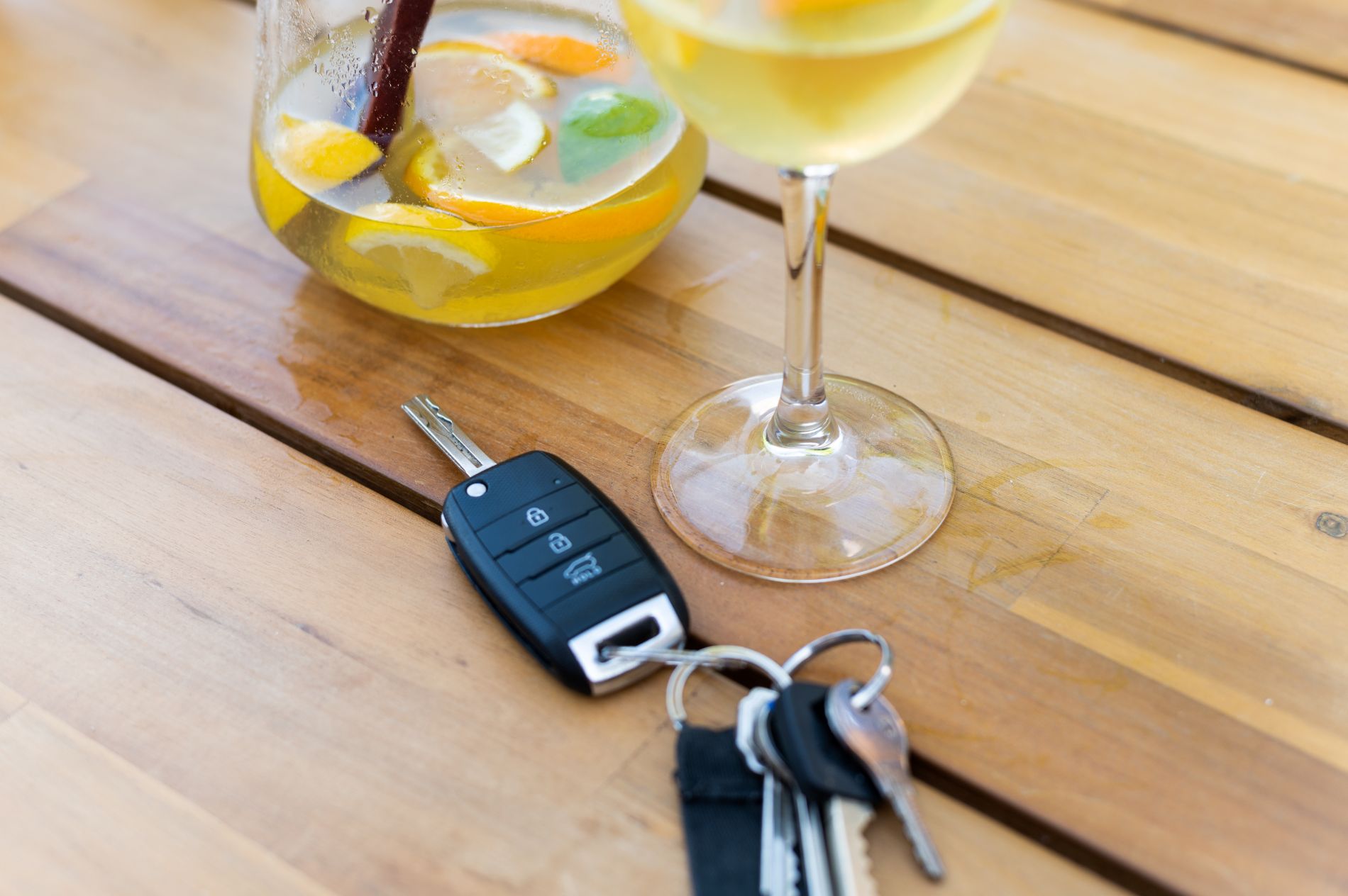 Alcoholic drinks and car keys, representing talking to your teen about drinking and driving